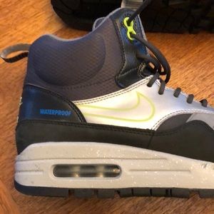 Nike Shoes - Like new NIKE moon boots. Nike Shoes - Like new NIKE moon boots.